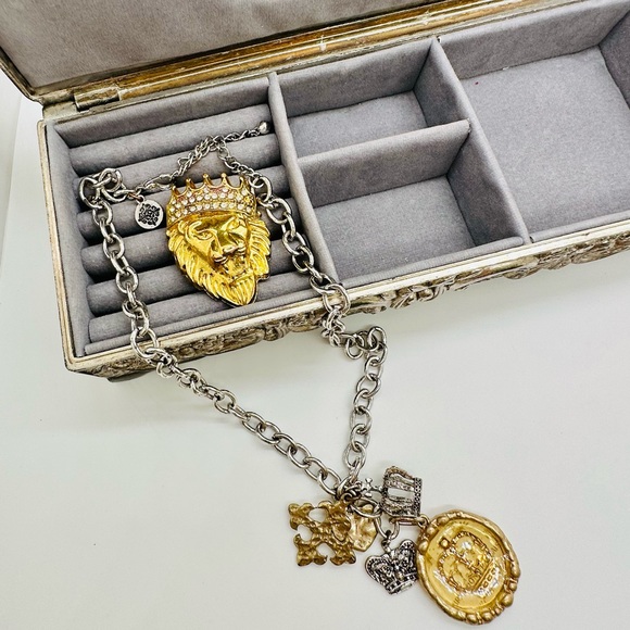 Crown Charm Necklace & Royal Rhinestone Lion - Picture 14 of 14
